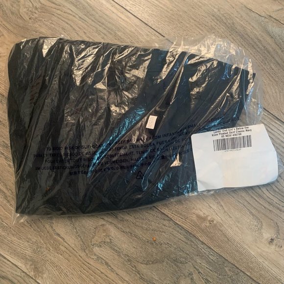 NWT LANDS' END UNIFORM GIRLS SOLID PLEATED BELOW THE KNEE SKIRT CLASSIC NAVY 4 - Picture 5 of 7